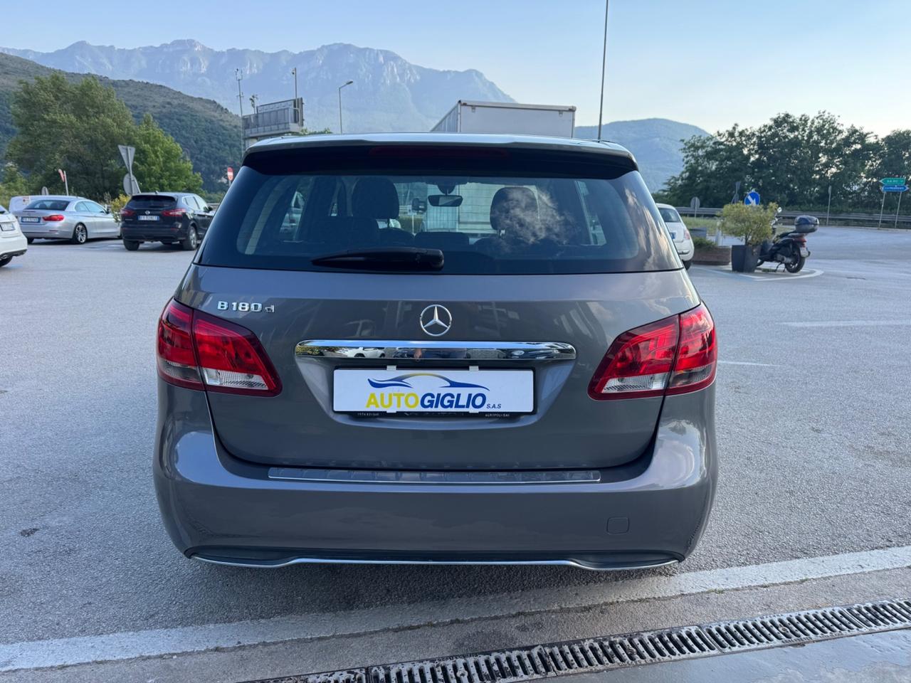 Mercedes-benz B 180 d Sport Retrocamera, Tempomat, Navi
