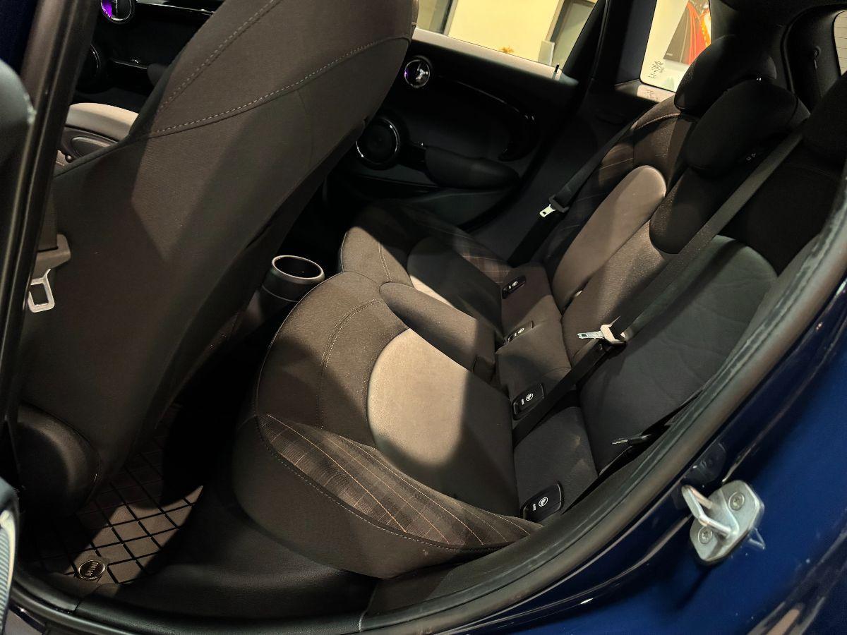 MINI Cooper D 1.5 Seven 5P