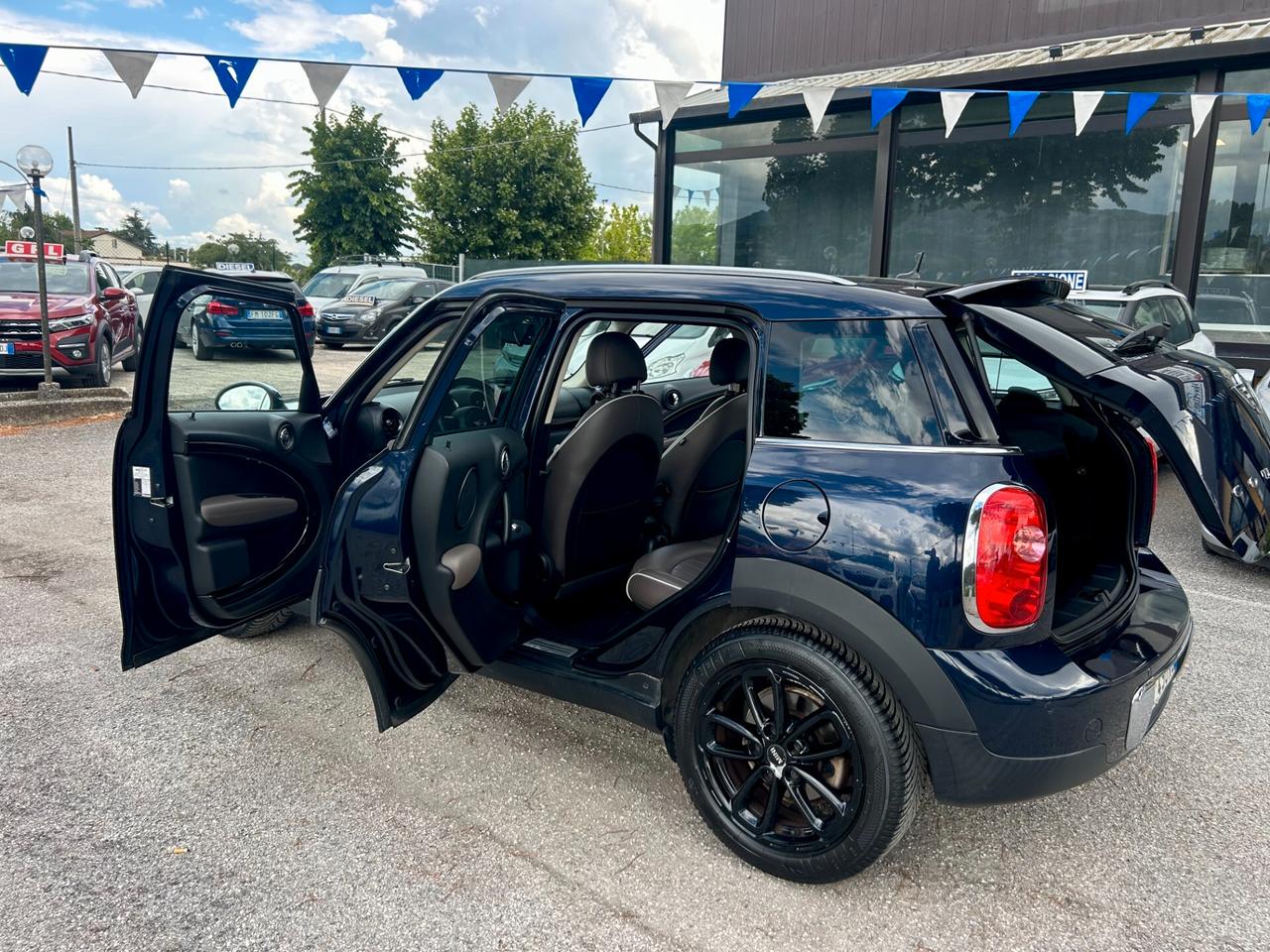" UNA CHICCA " Mini 2.0 Cooper D Countryman Automat.