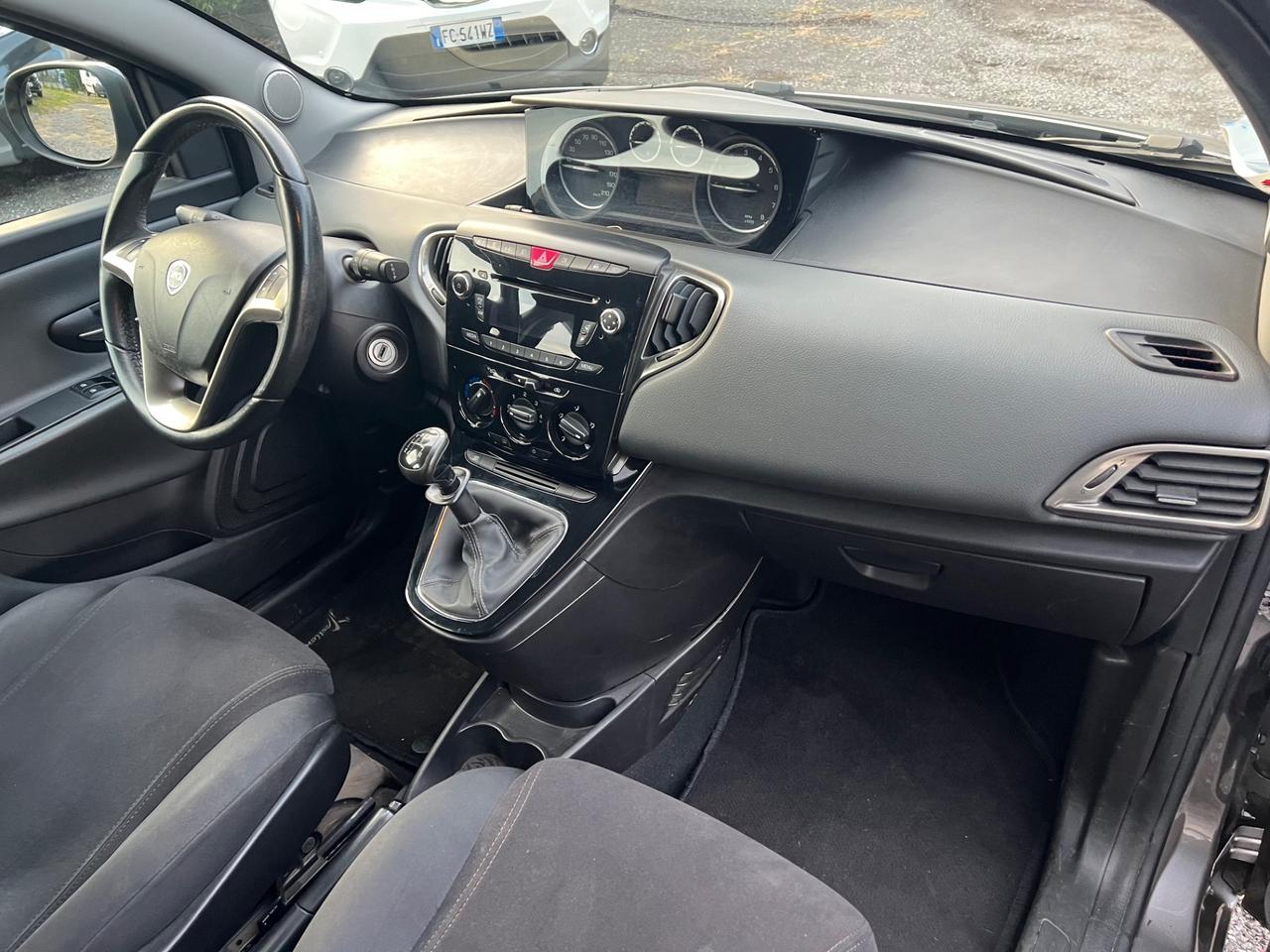 Lancia Ypsilon 1.2 69 CV 5 porte S Momodesign*NEOPATENTATI
