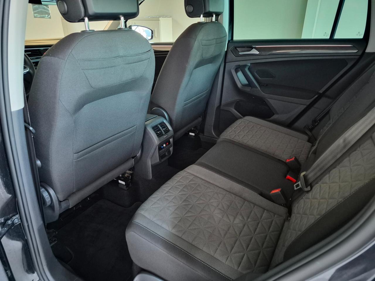 Volkswagen Tiguan 2.0 TDI LIFE 150CV DSG LED APPLE CAR PLAY/ANDROID AUTO ACC AMBIENT LIGHT(30 TONALITÀ) CLIMA 3 ZONE WIRELESS VETRI PRIVACY