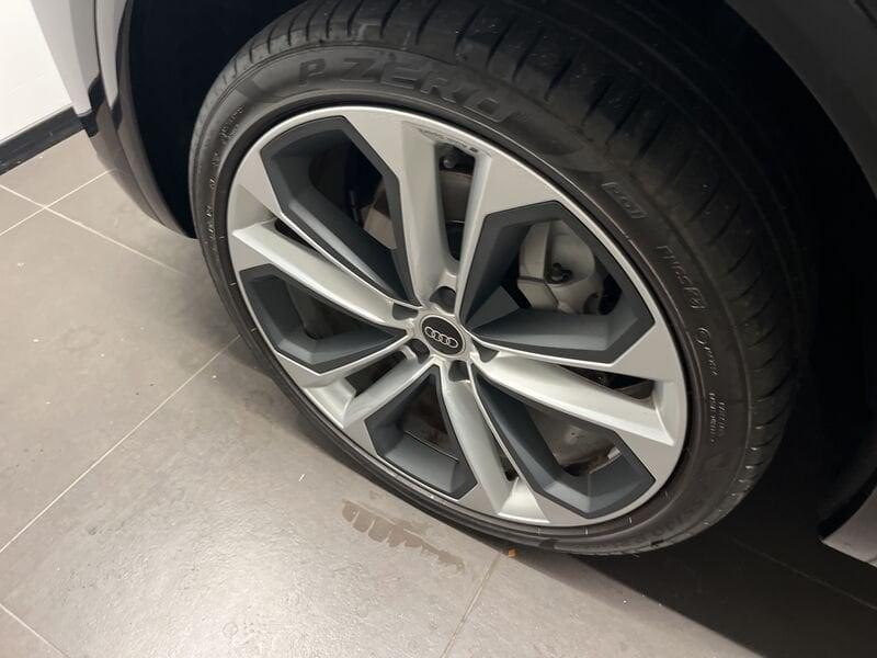 Audi Q5 Audi Identity Black 40 TDI quattro 150(204) kW(CV) S tronic