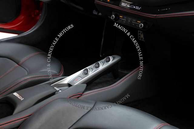 Ferrari F8 Tributo IVA ESPOSTA|SCUDETTI|PARK SENSORS|SCARICO SPORT|