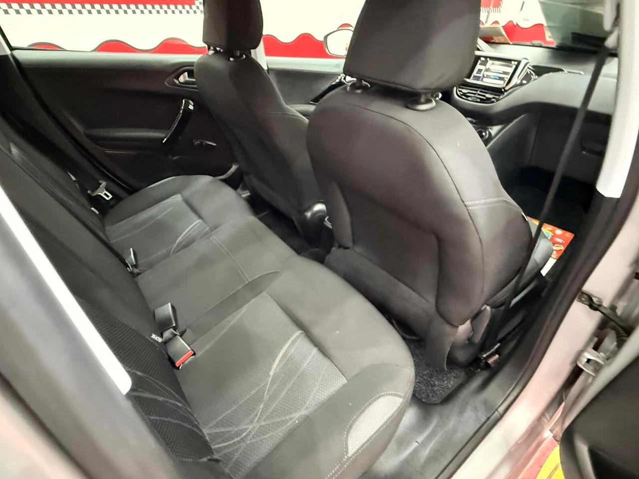 Peugeot 208 1.4 HDi 68cv Allure - 2013