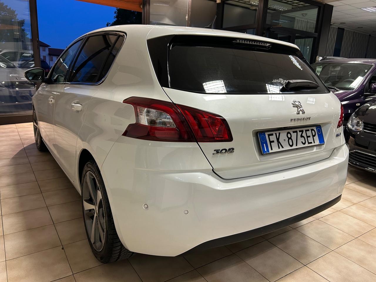 Peugeot 308- 2017 1.2 PureTech Turbo 130 CV 130.000 KM