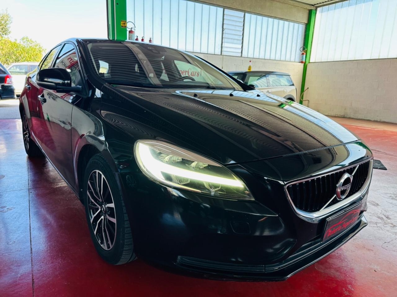 Volvo V40 2.0d Geartronic R-design