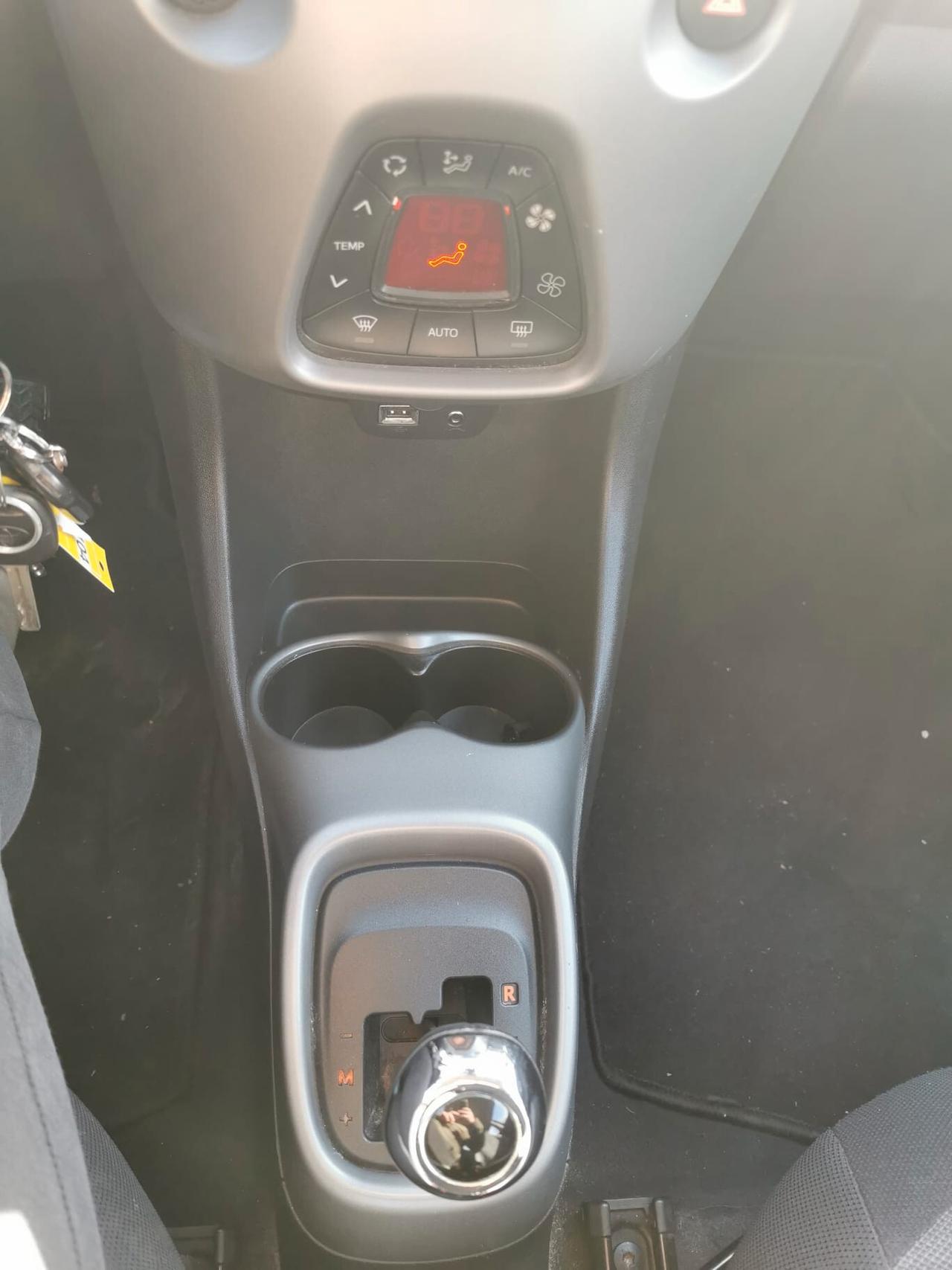Toyota Aygo Connect 1.0 VVT-i 72 CV 5P. x-cite MMT 2019