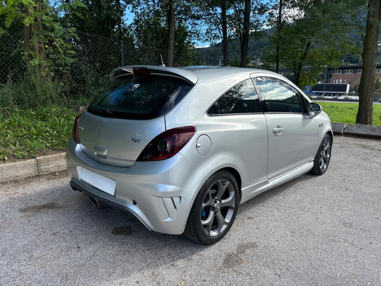 Opel Corsa 1.6 T 192CV OPC