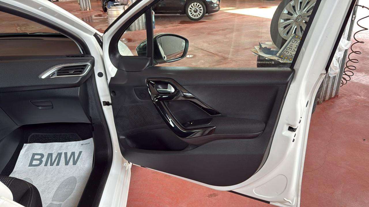 Peugeot 208 PureTech 82 5 porte Allure