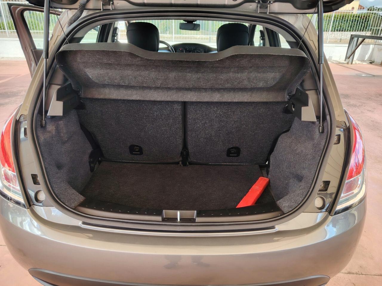 Lancia Ypsilon 1.0 FireFly Hybrid 9.000 km 2023