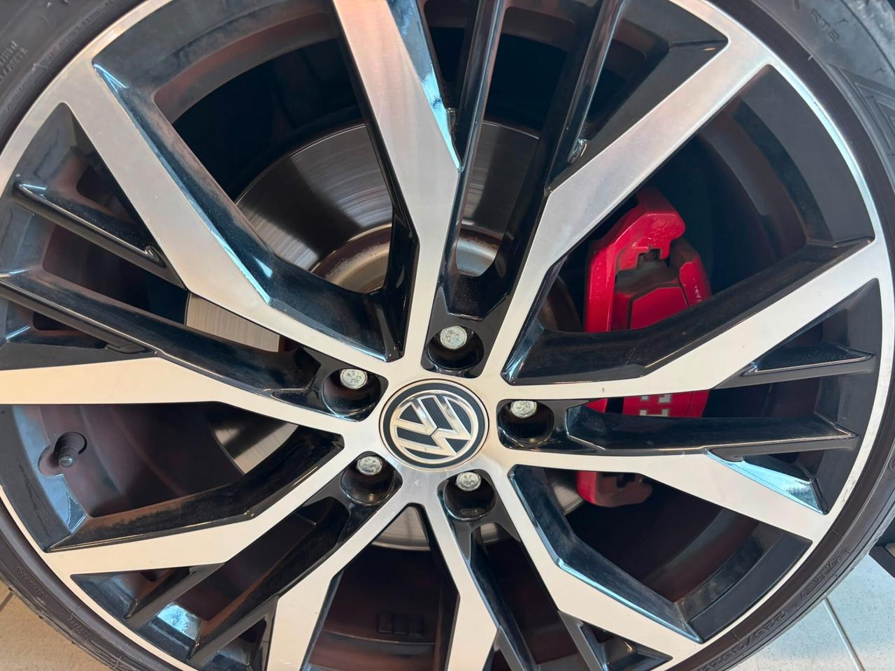 Volkswagen Golf GTI Performance 2.0 TSI 230 CV DSG 5p.