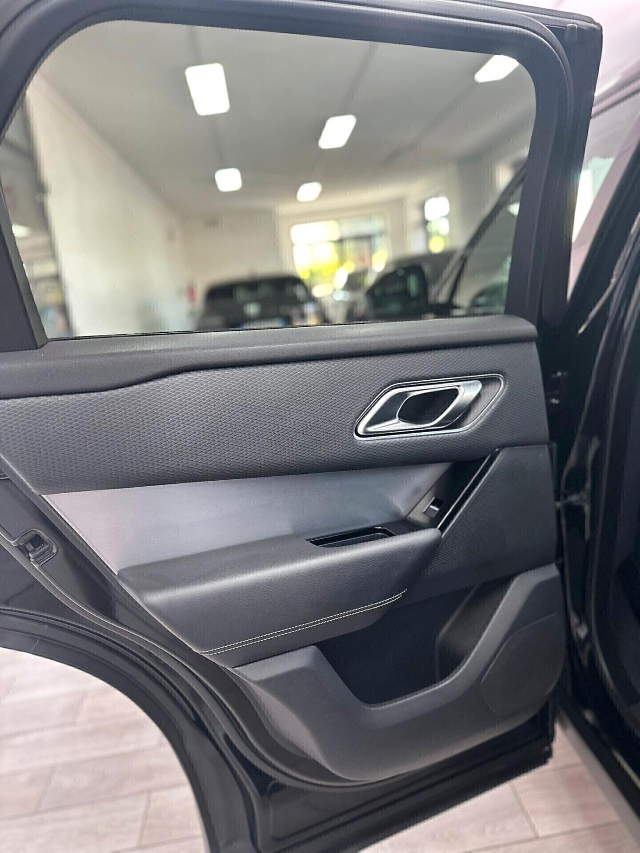 Range Rover Velar 2.0D I4 240 CV R-Dynamic