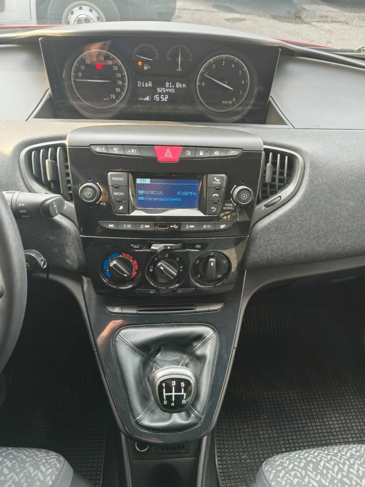 Lancia Ypsilon 1.2 69 CV 5 porte GPL Ecochic Monogram