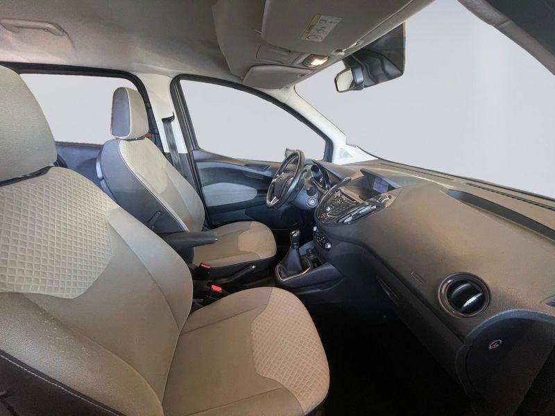 Ford Tourneo Courier 1.5 TDCI 75CV Titanium