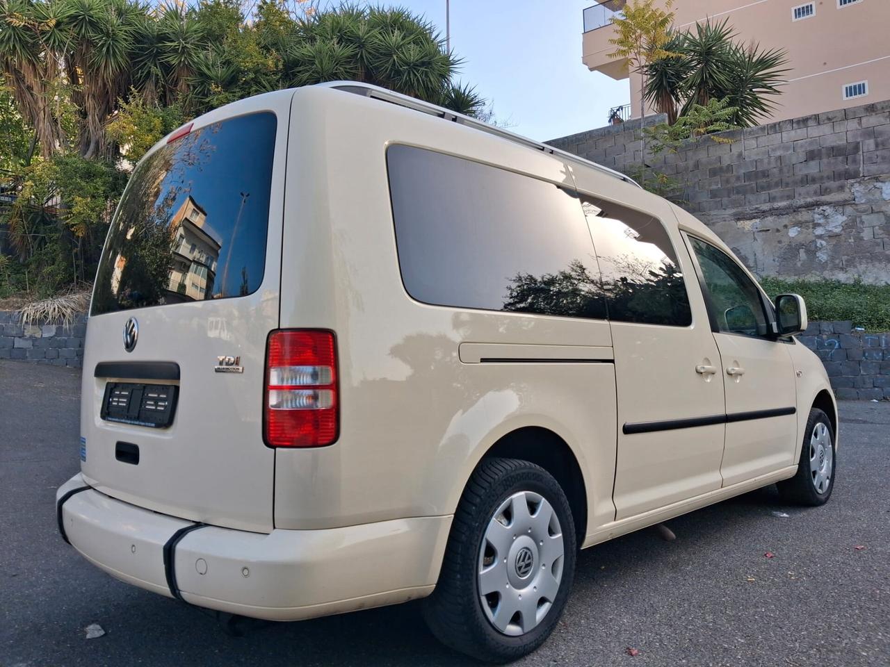 Volkswagen Caddy Pianale ribassato con rampa disabili in carrozzina