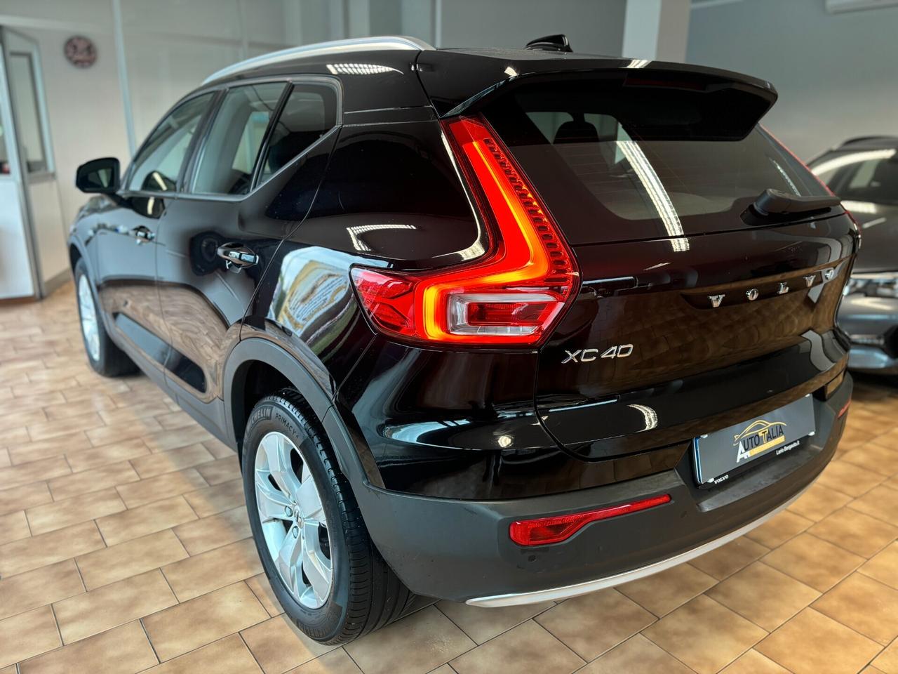 Volvo XC40 2.0 d3 Momentum*TAGLIANDI CERTIFICATI VOVLO*