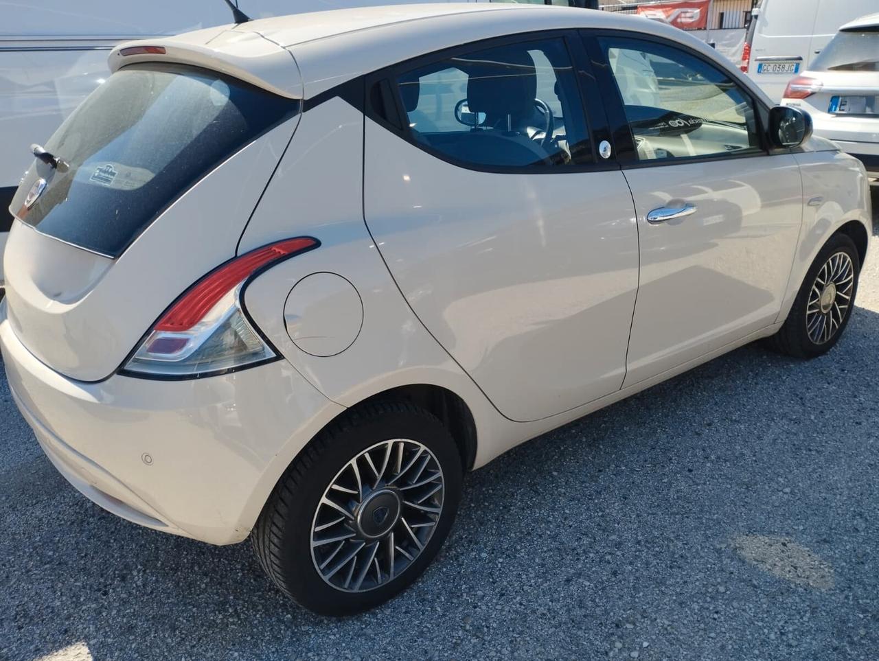 Lancia Ypsilon 1.2 69 CV 5 porte GPL Ecochic Silver