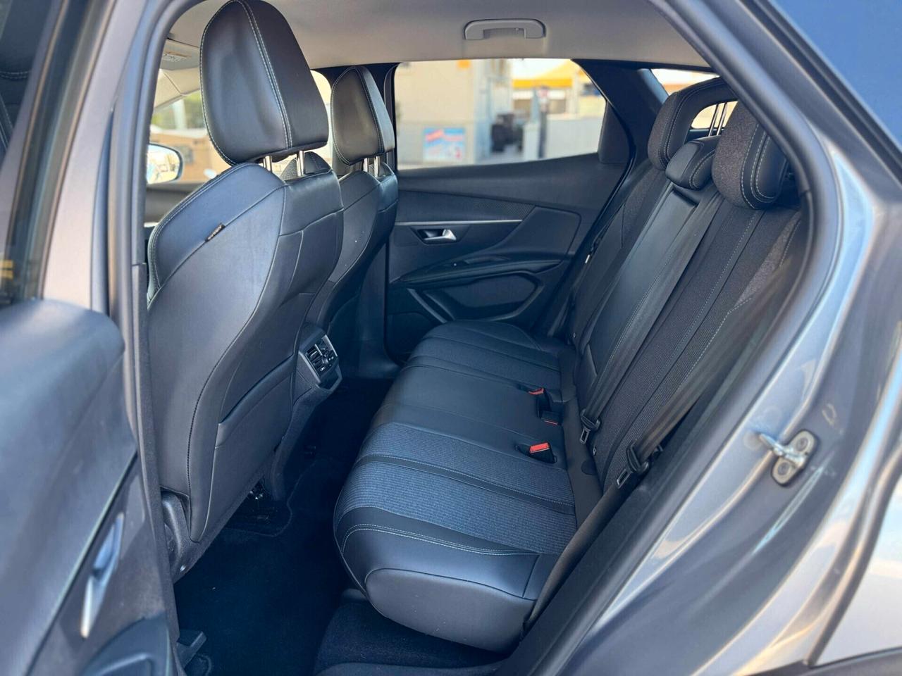 Peugeot 3008 BlueHDi 130 S&S EAT8 Allure