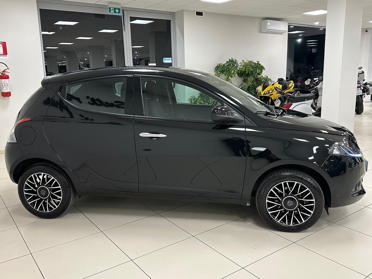 Lancia Ypsilon 1.0 Hybrid 70 CV Gold Plus 2024