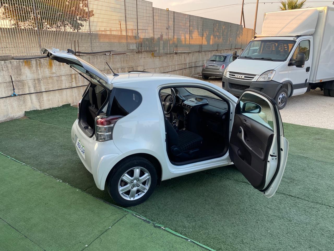 Toyota iQ Clima Benzina Neopatentati