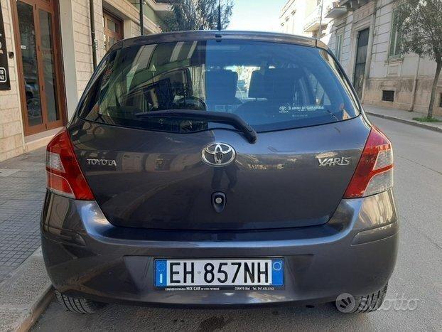 TOYOTA Yaris 1.0 BENZINA 69CV 5 porte Sol