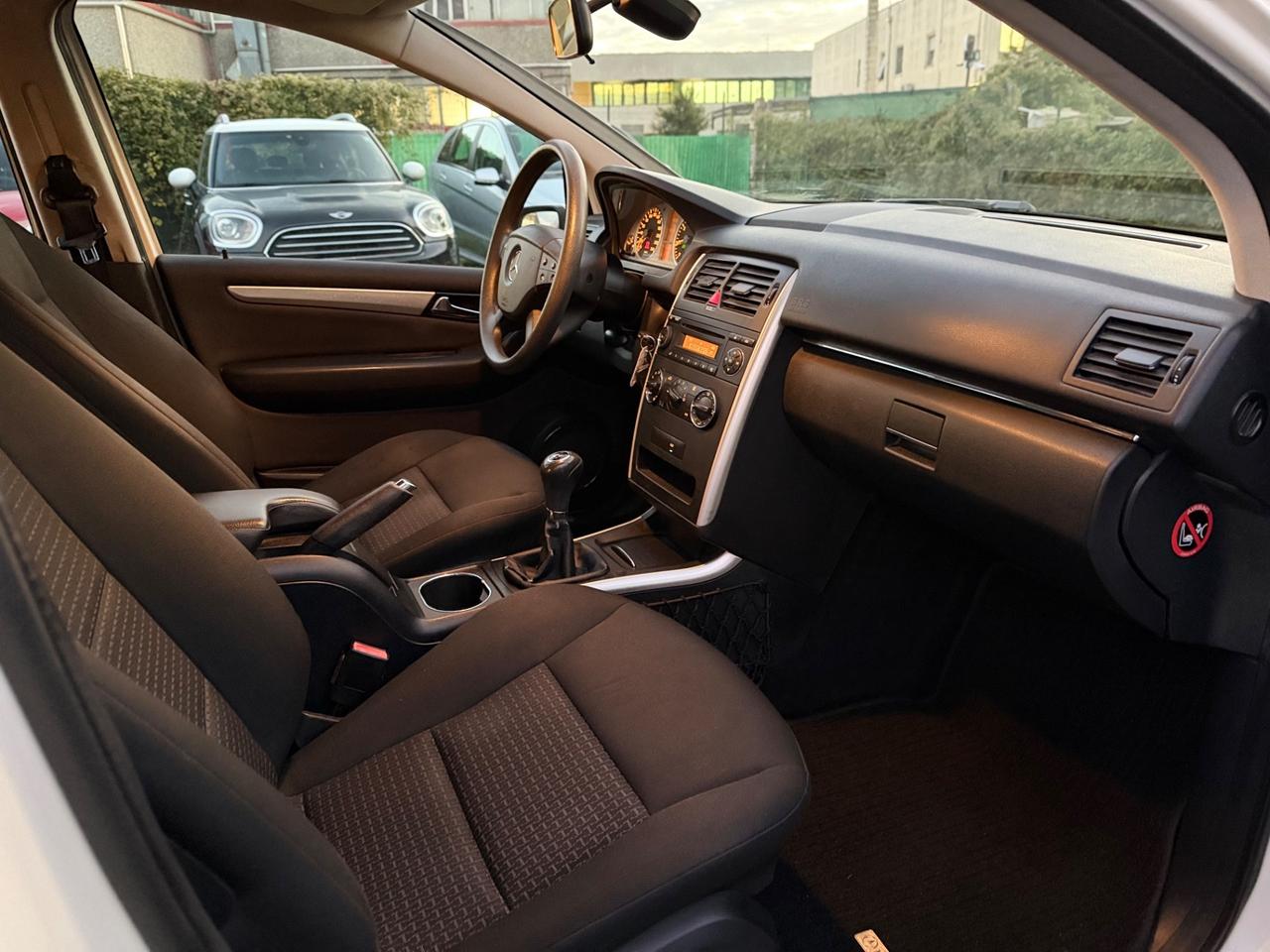 Mercedes-benz B 180 BlueEFFICIENCY Premium 2011