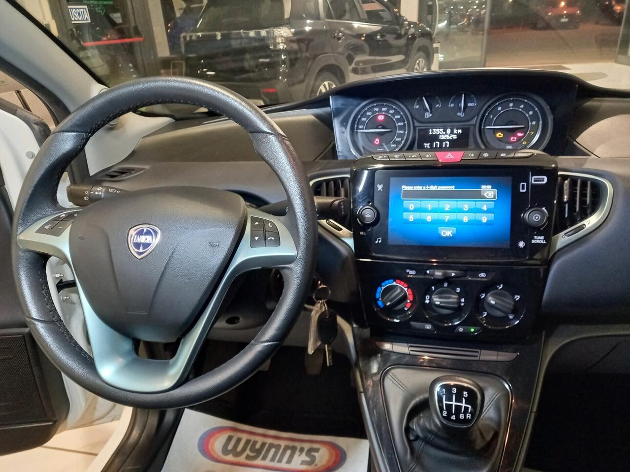 Lancia Ypsilon 1.0 HYBRID 12.000 km