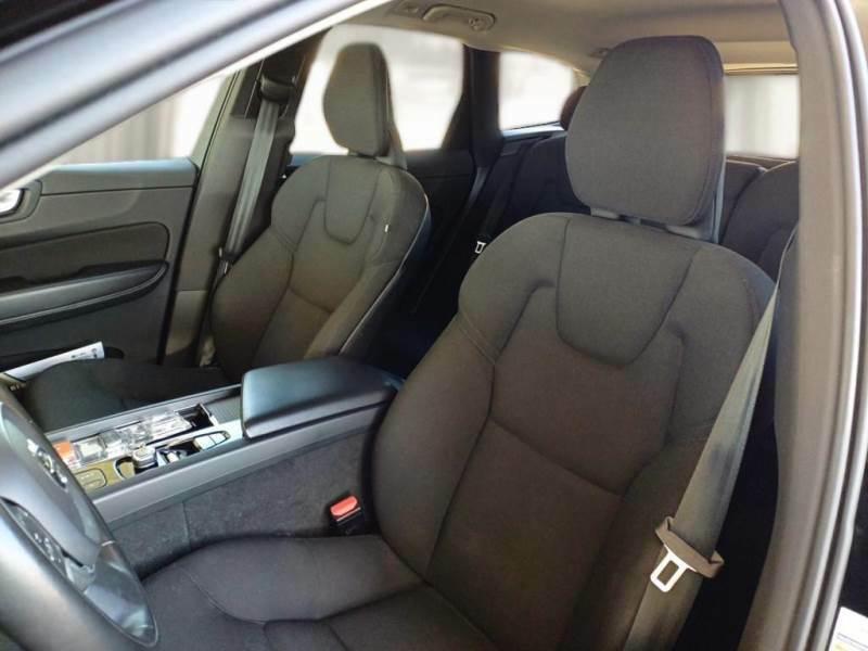 VOLVO XC60 B4 D AWD automatico Momentum Pro