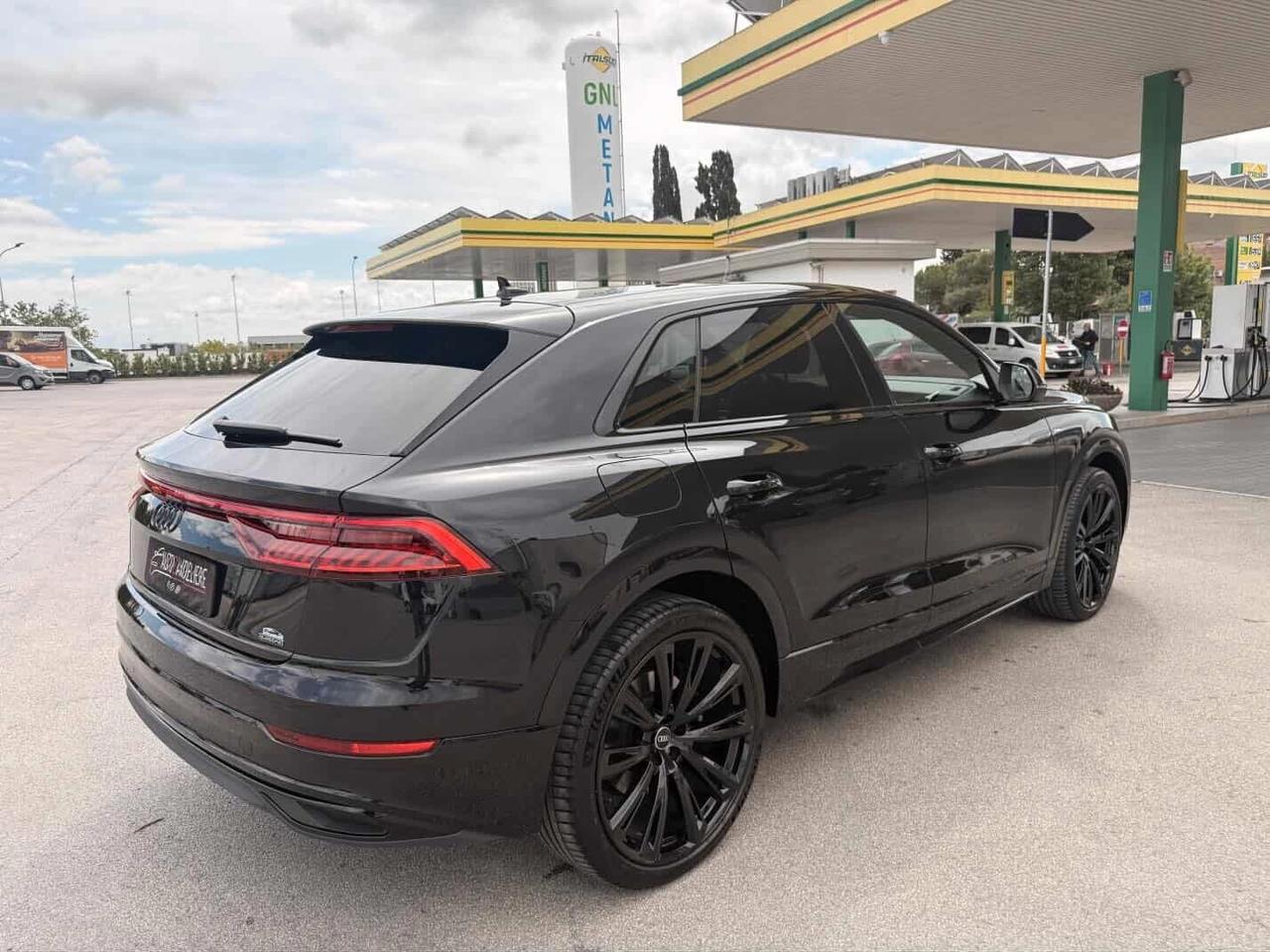 Audi Q8 50 TDI IDENTITY BLACK/23" RSQ8/PELLE/S-LINE