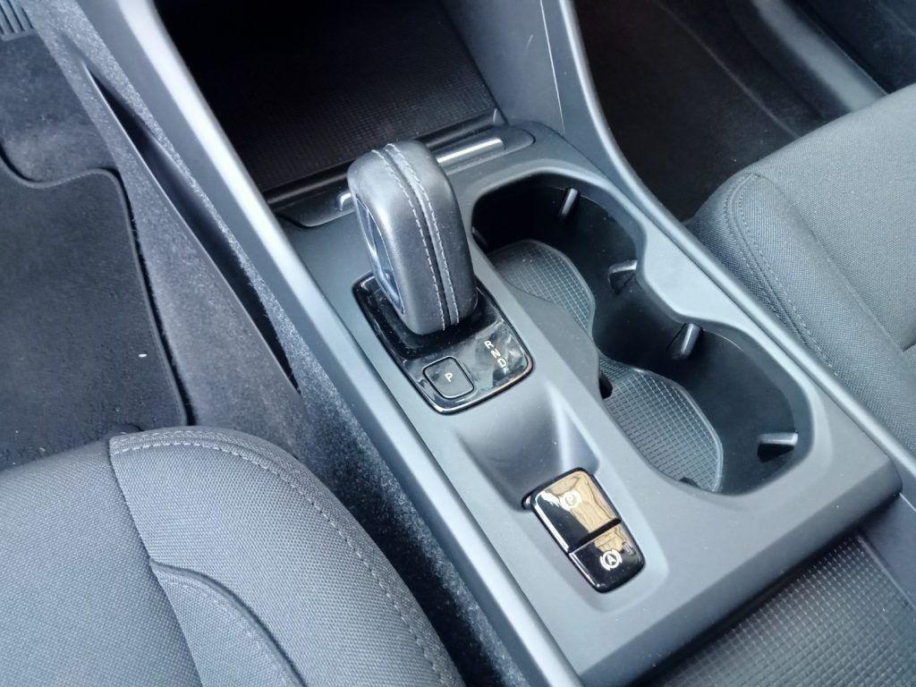 Volvo XC40 T4 Recharge Plug-in Hybrid OK NEOPATENTATI