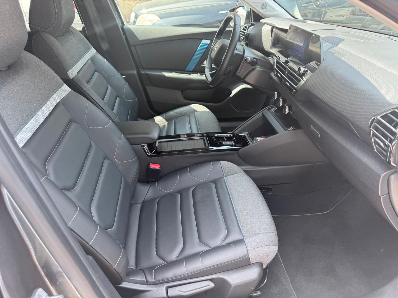 Citroen e-C4 motore elettrico 136 CV Shine