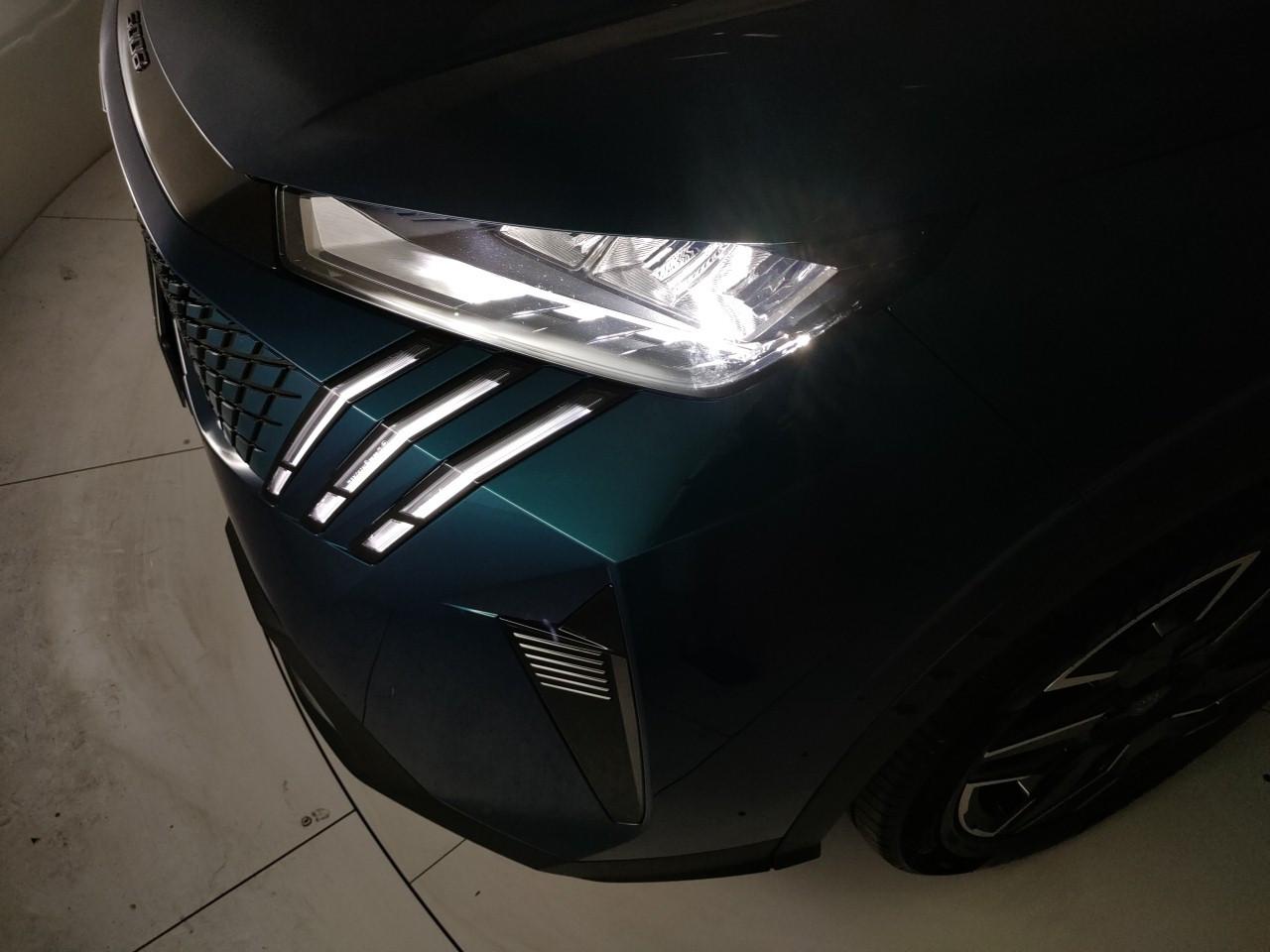 PEUGEOT 5008 1.2 hybrid Allure 145cv 7p.ti e-dcs6