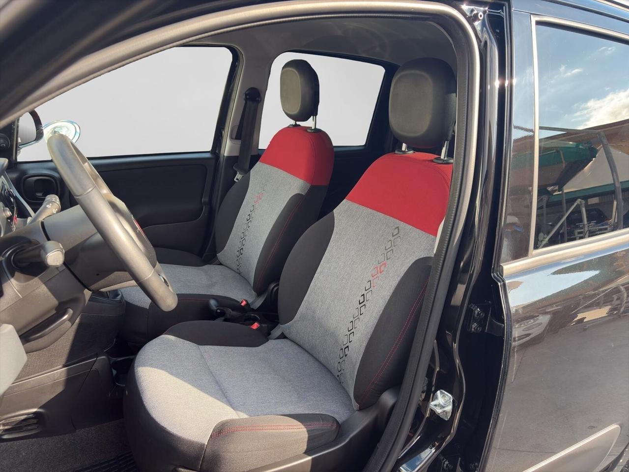 Fiat Panda 1.2 Lounge 69cv UConnect NEOPATENTATI