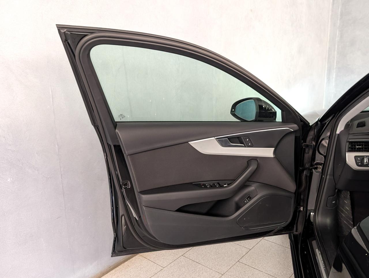 Audi a4 v 30 TDI MHEV S-tronic Business Advanced