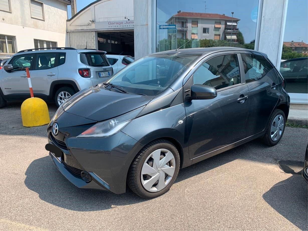 Toyota Aygo 1.0 VVT-i 69 CV x-play NEOPATENTATI