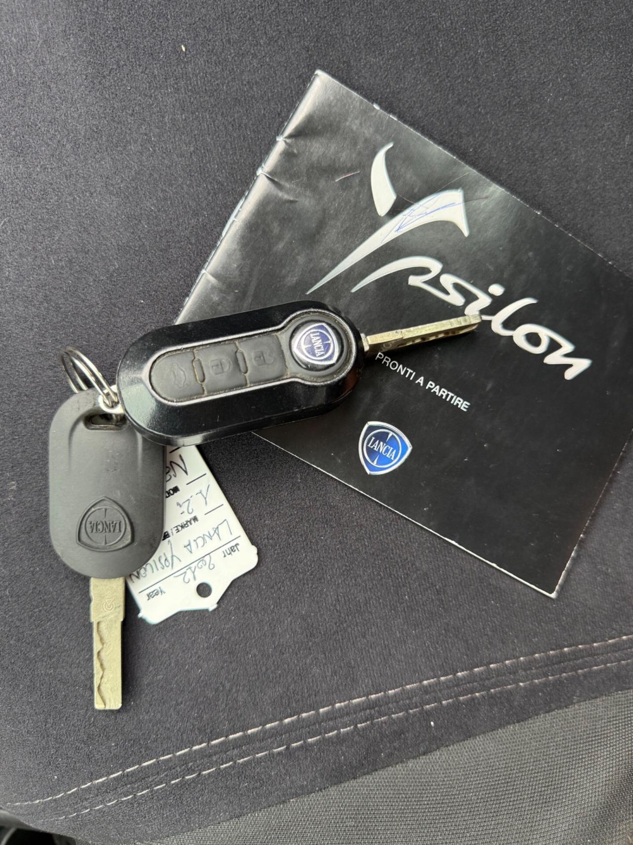 Lancia Ypsilon 1.2 benzina 5porte NEOPATENTATI