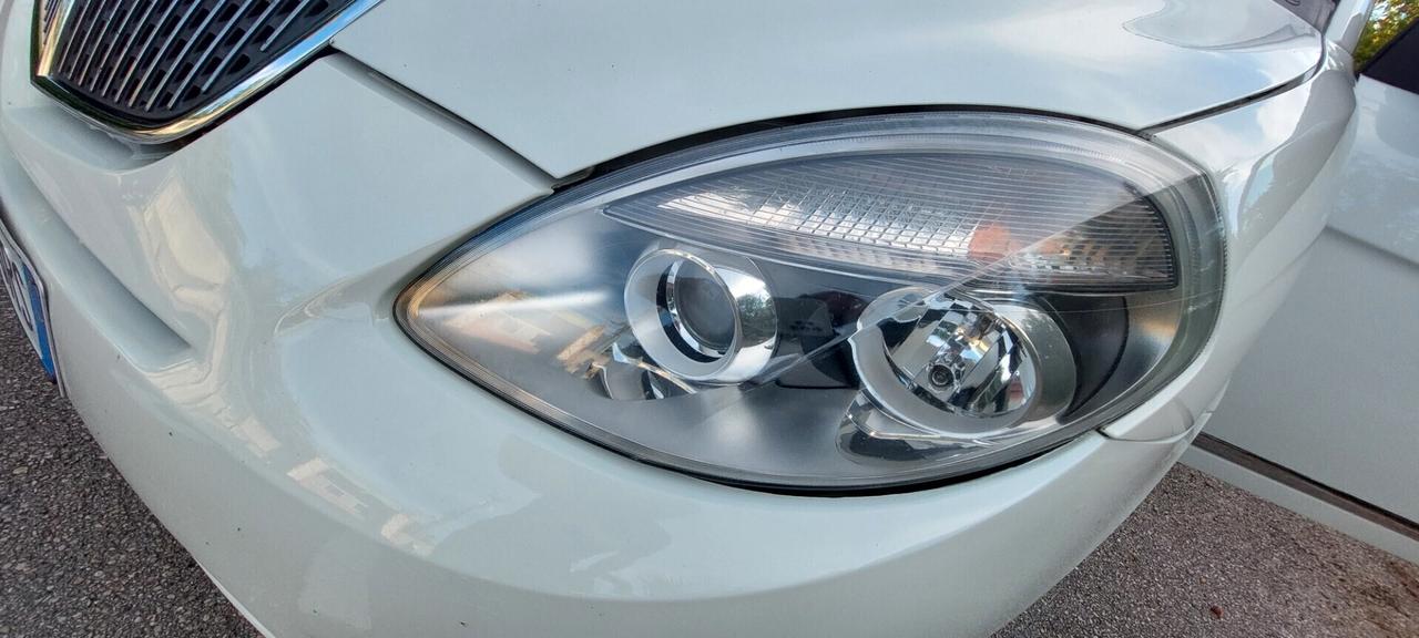 YPSILON MODELLO DIVA 1,3 MTJ DIESEL 75 CV RESTAYLING AUX PER NEOPATENTATI IMPECCABILE