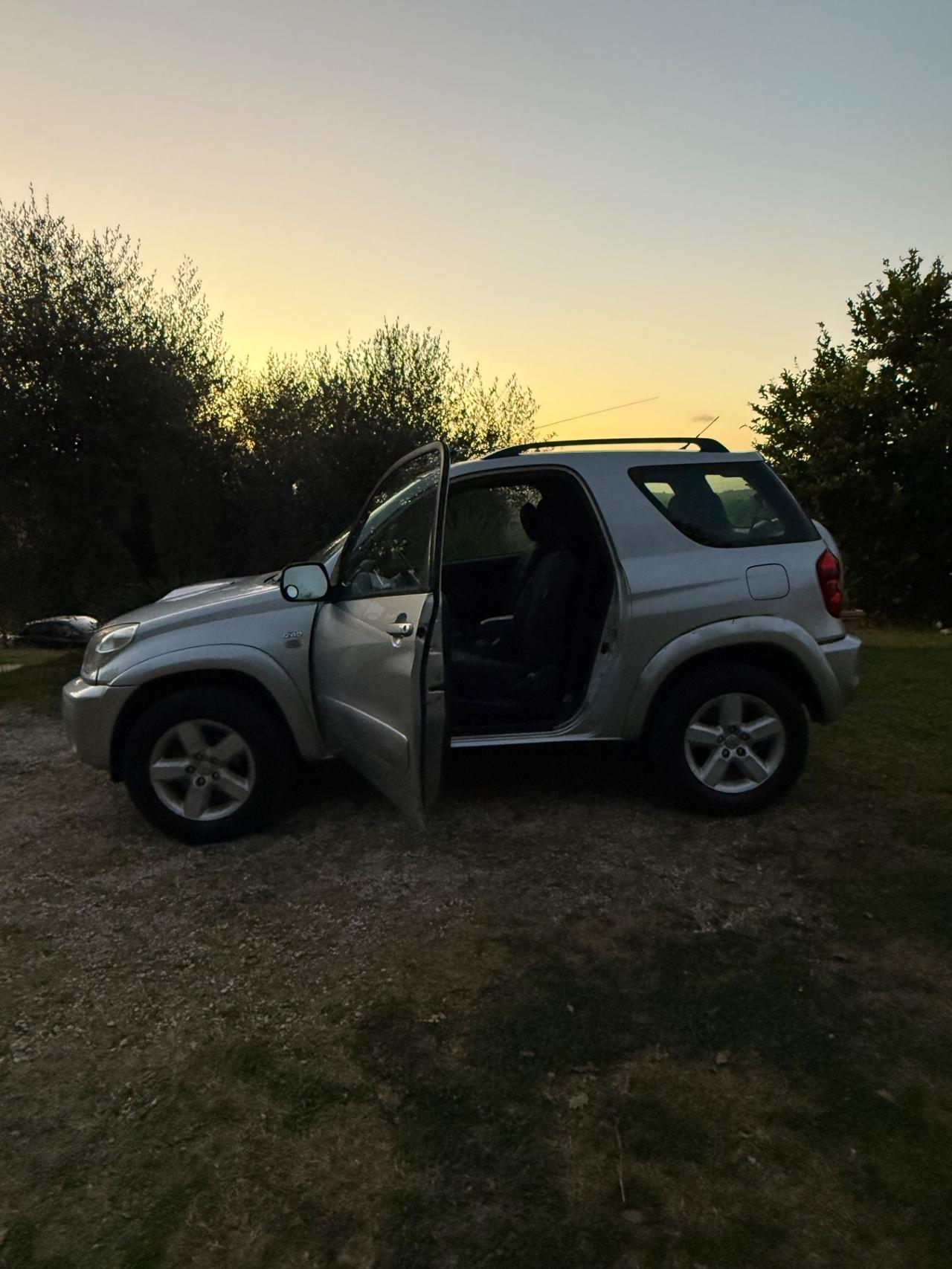 Toyota RAV 4 RAV4 2.0 Tdi D-4D cat 3 porte Sol