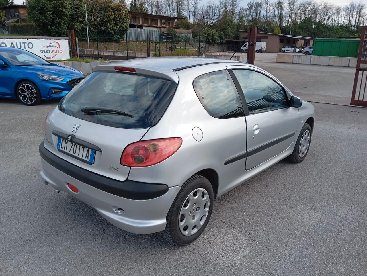 Peugeot 206 1.1 3p. XT