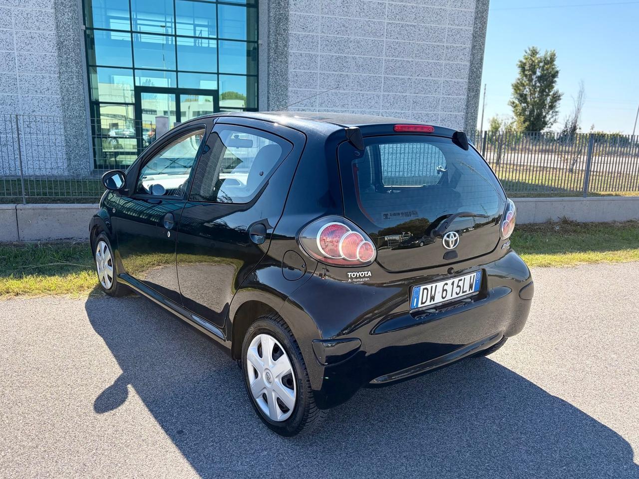 Toyota Aygo 1.0 benzina 2009 5 porte Sol