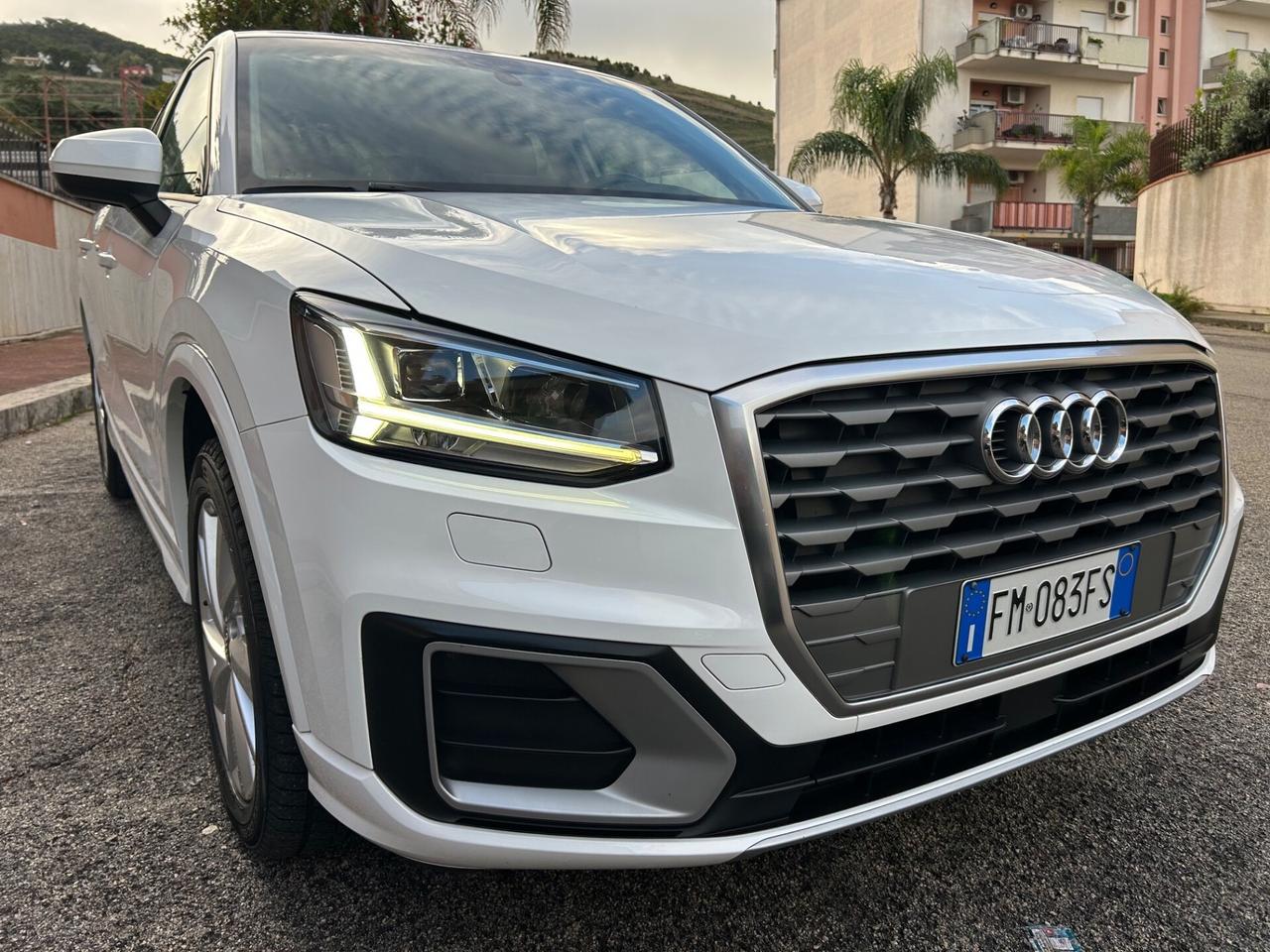 Audi Q2 1.6 TDI Sport strafull !!!!!