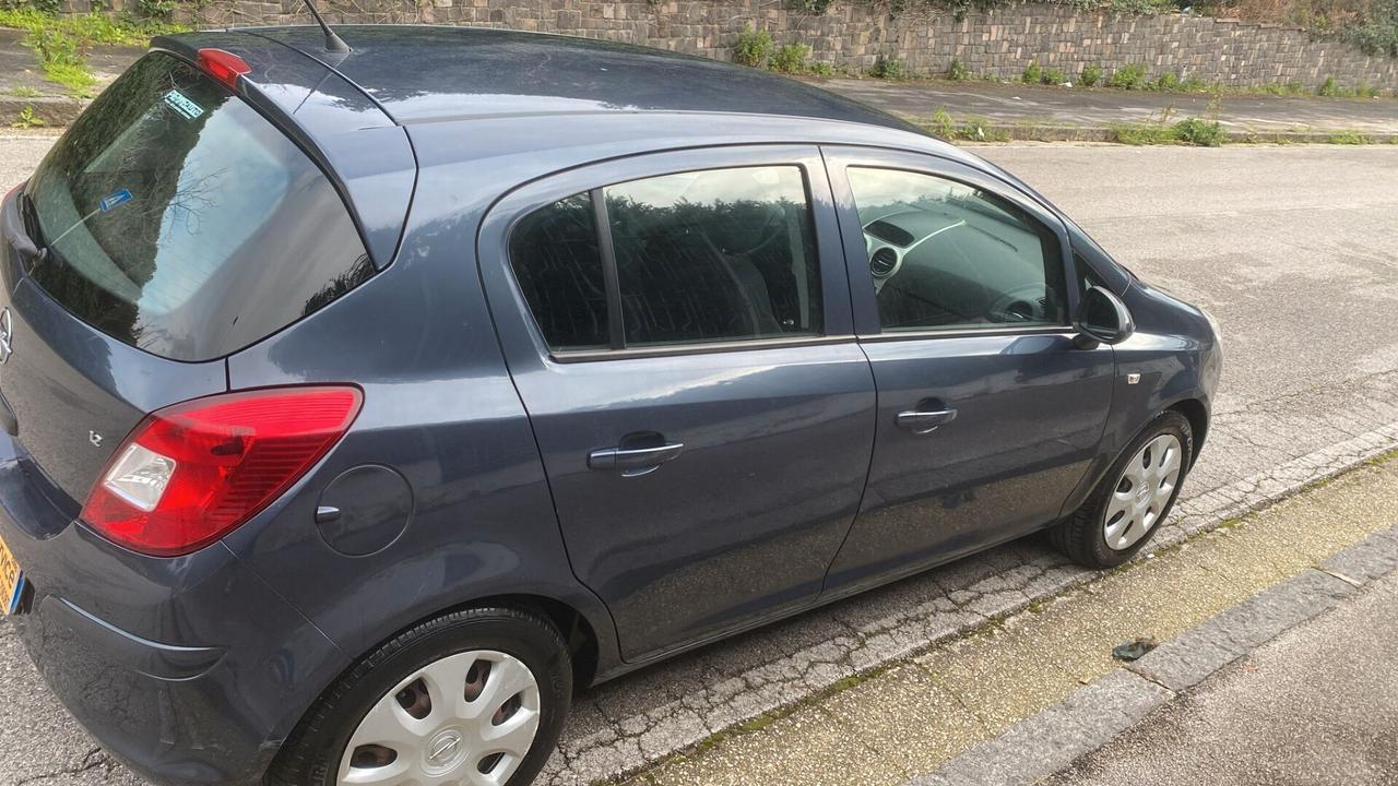 Opel Corsa 1.2 5 porte Cosmo