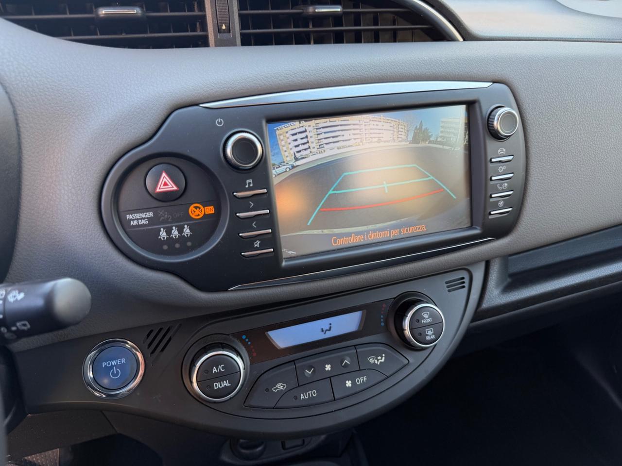 Toyota Yaris 1.5 Hybrid Business