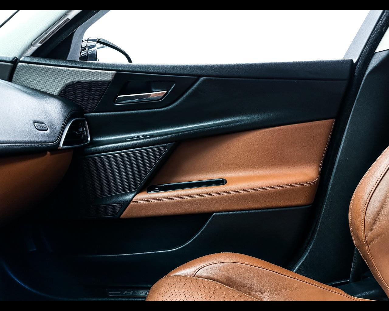 JAGUAR XE 2.0 D Turbo 180 CV AWD aut. Prestig