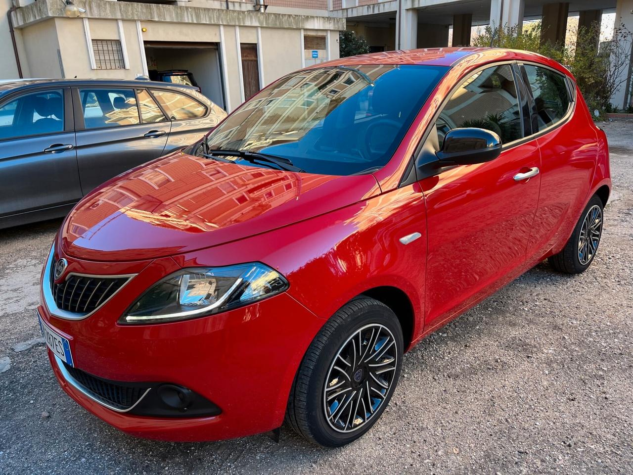 Lancia Ypsilon 1.0 FireFly 5 porte S&S Hybrid Silver Plus