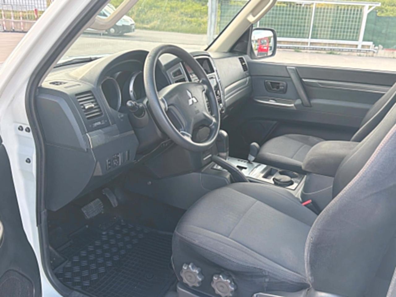 Mitsubishi Pajero 3.2 DI-D 16V aut. 3p. Intense DPF IVA ESPOSTA