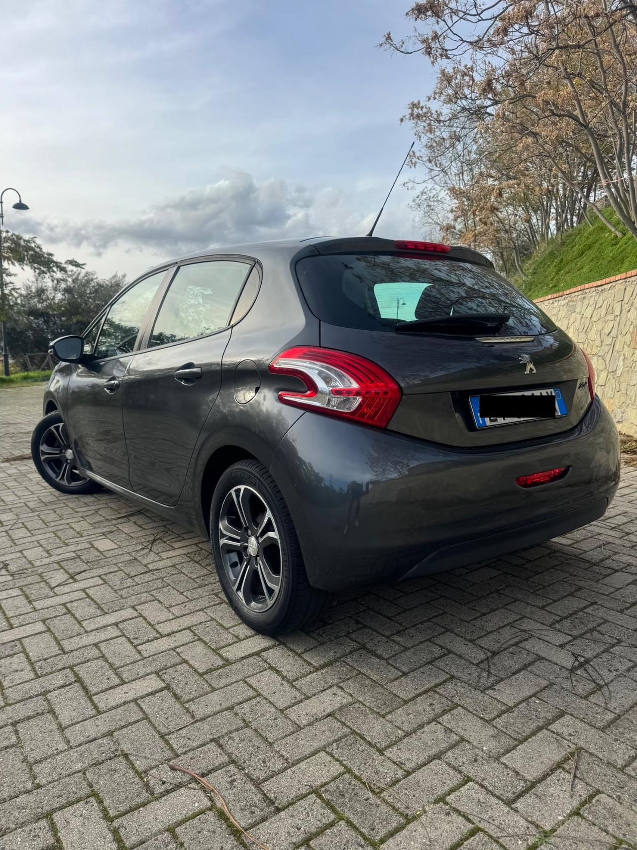 Peugeot 208 1.4 HDi 68Cv 2015