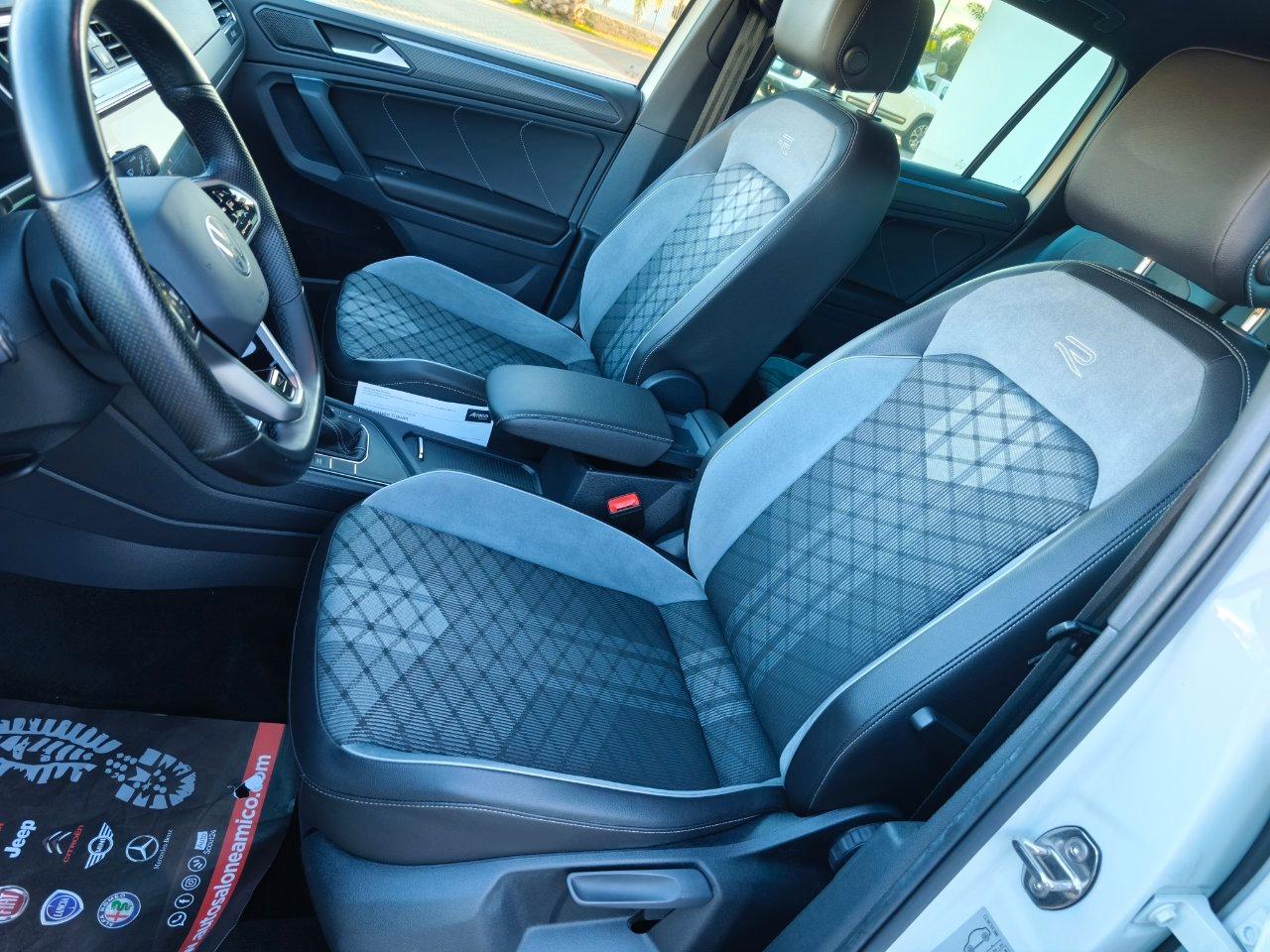Volkswagen Tiguan 2.0 TDI DSG R-Line Luci Ambient/Retrocamera