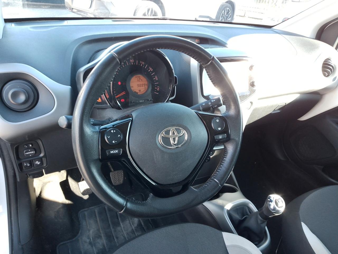 Toyota Aygo 1.0 VVT-i 69 CV 5 porte x-play