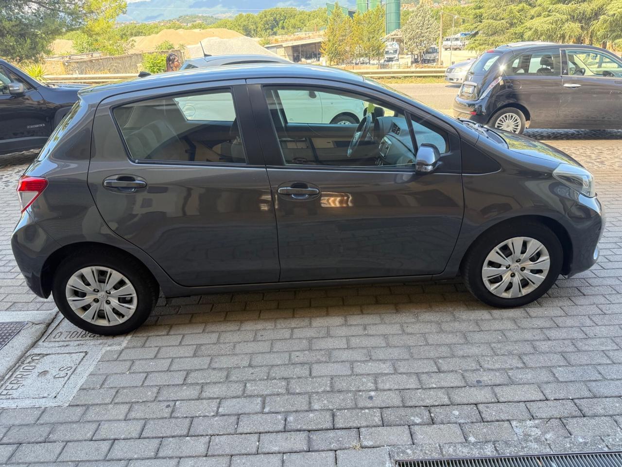 Toyota Yaris 1.0 5 porte neopatentati